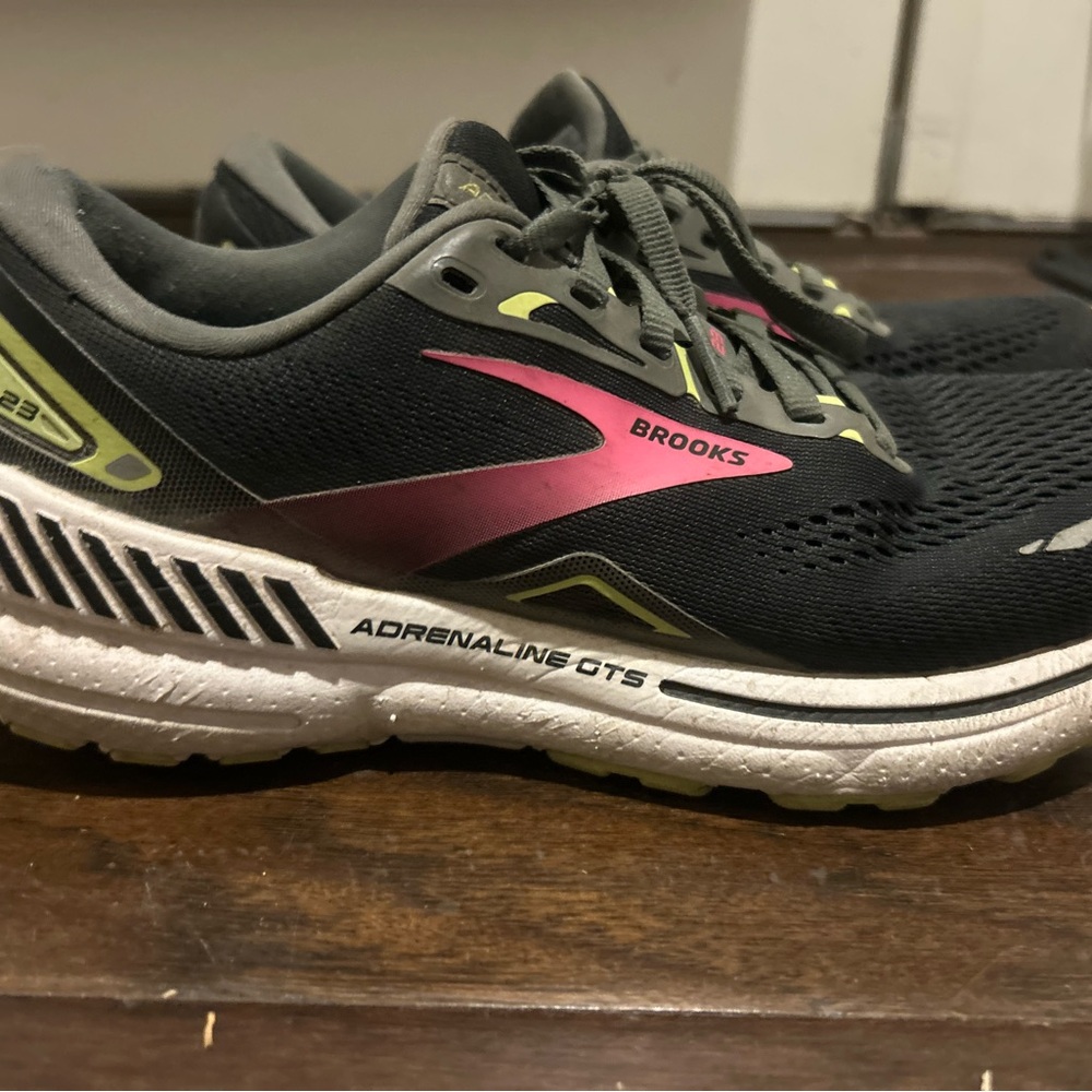 Brooks Women's Adrenaline GTS Shoes - Black and Pink